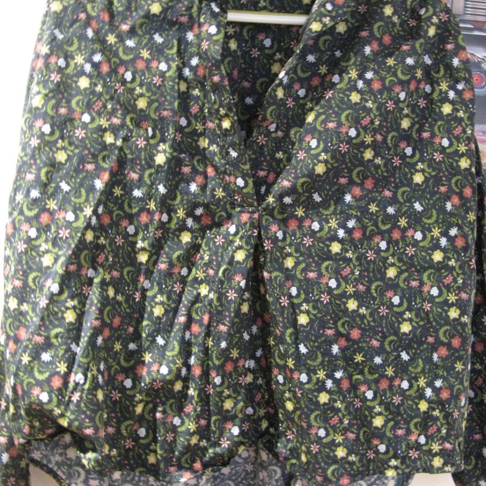 women blouse new/ Icone  exclusivity Simons/ litle flowers